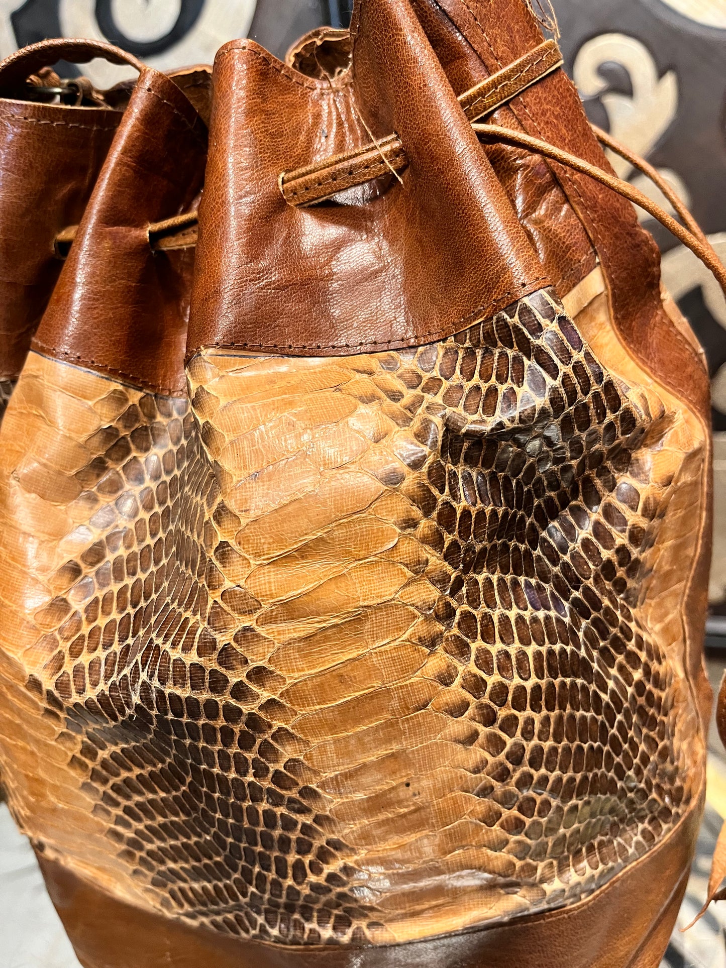 Snakeskin vintage 1970s brown drawstring satchel crossbody handbag