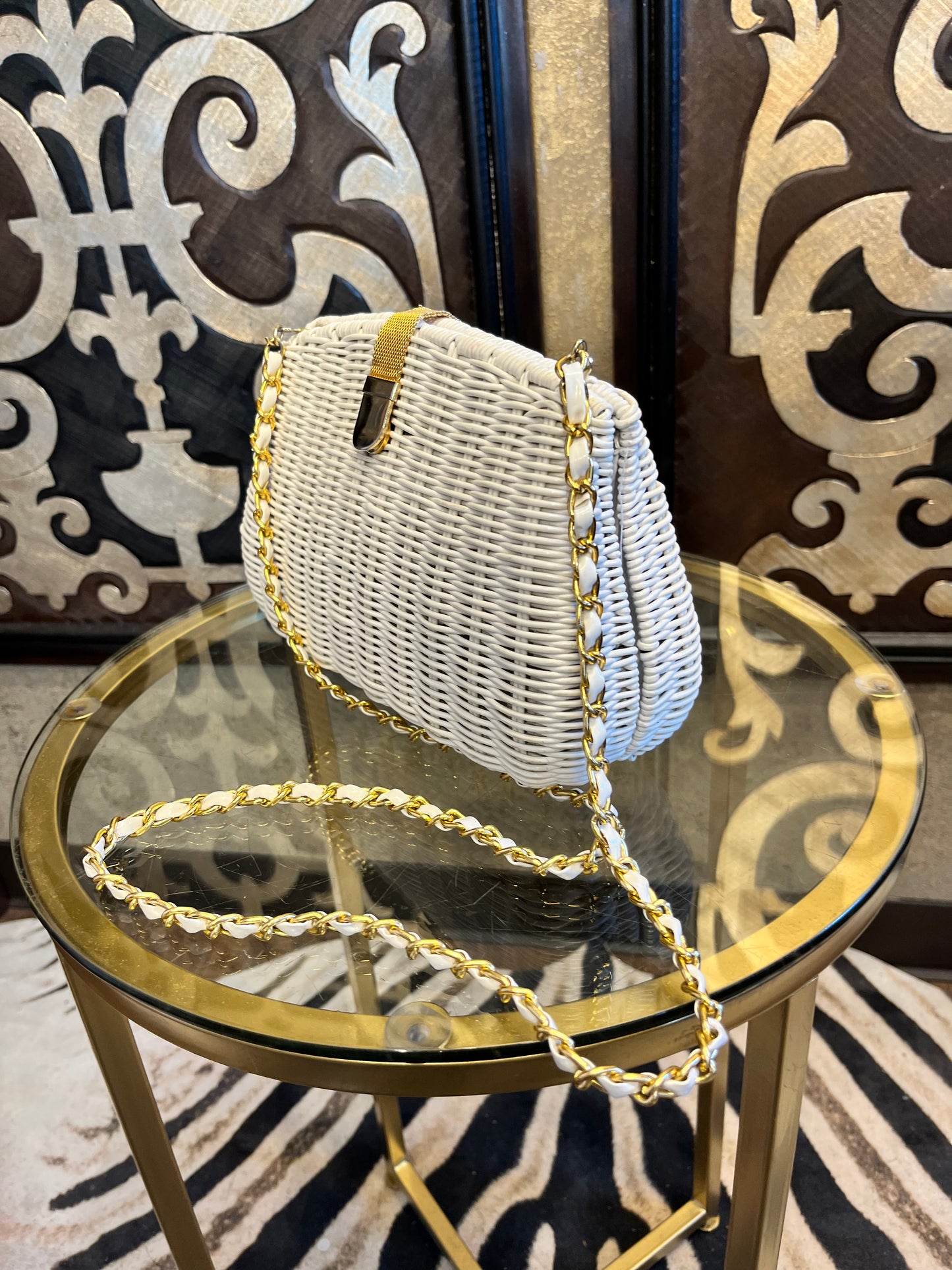 Vintage 80s white woven wicker crossbody handbag