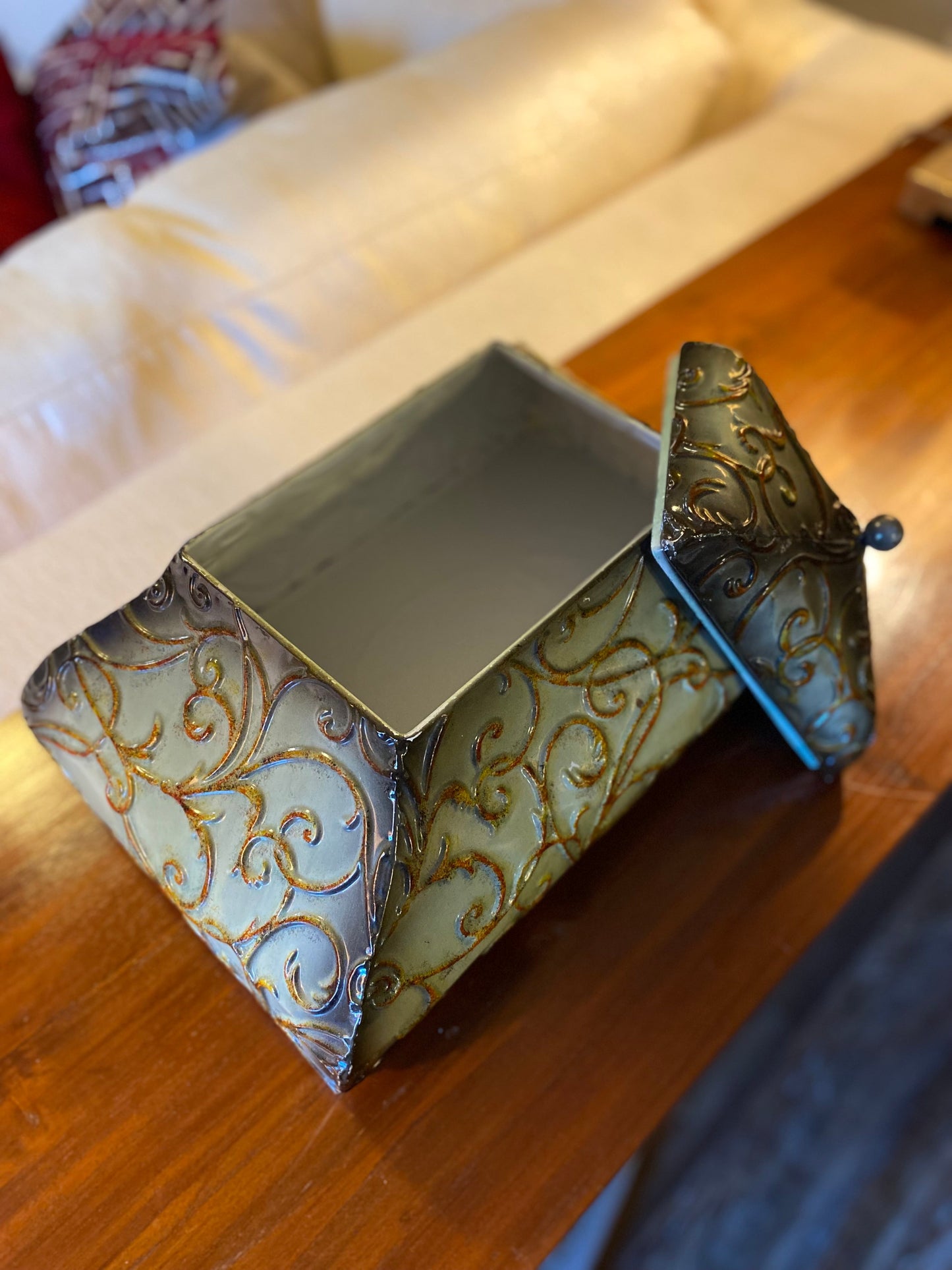 Metal embossed decortive decor