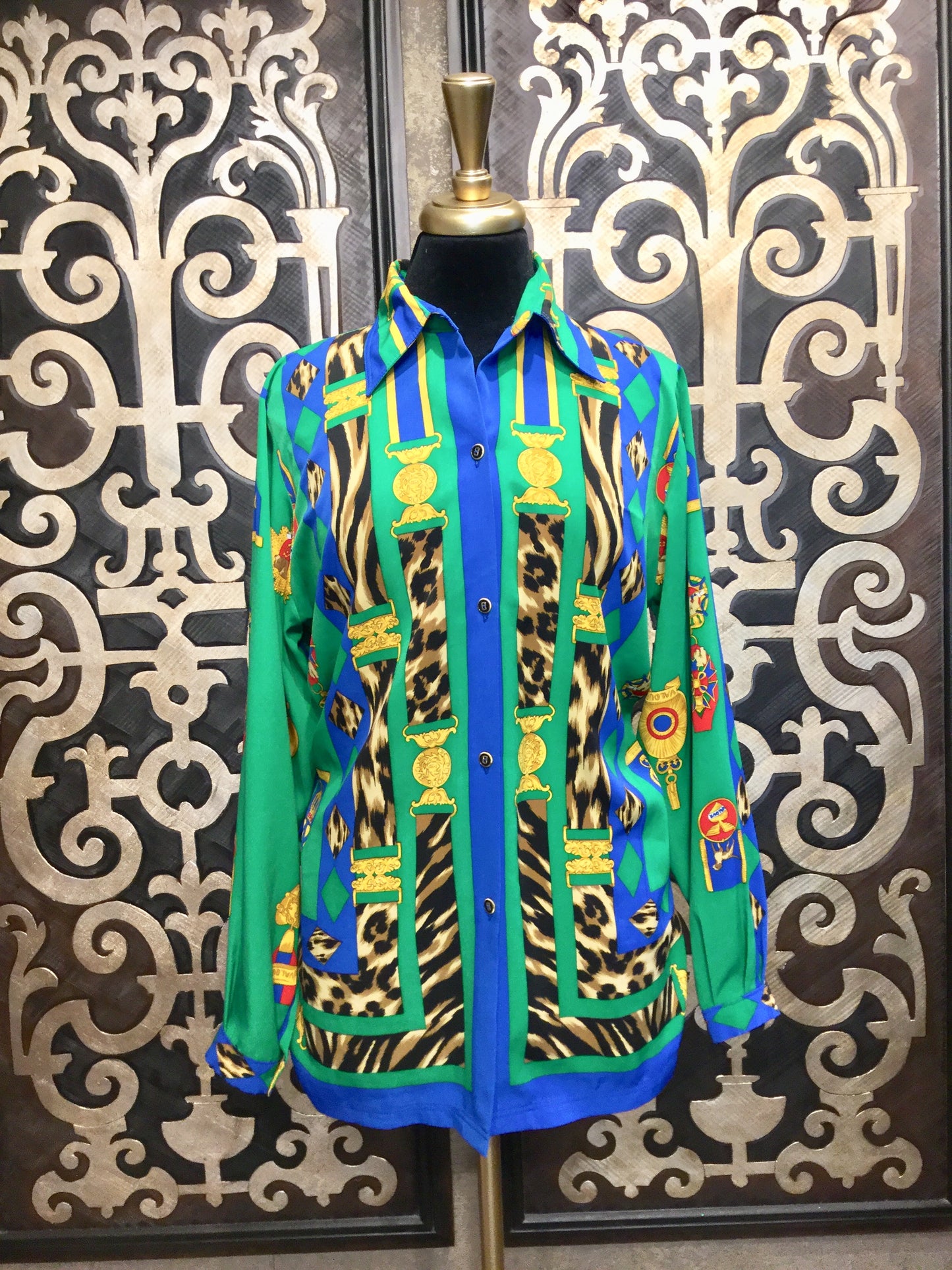 Valour for glamour Women long sleeves button up collard satin shirt Size L