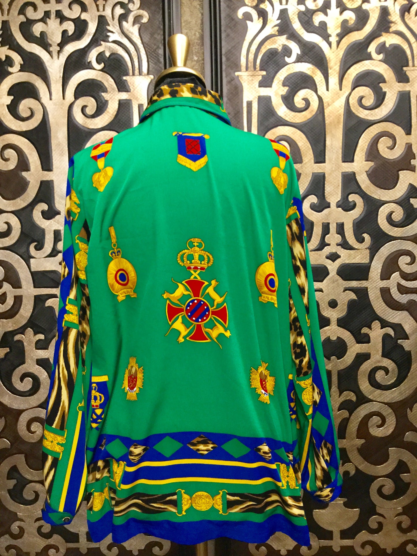 Valour for glamour Women long sleeves button up collard satin shirt Size L