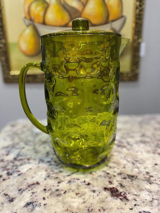 Bedell acrylic green 80 oz. embossed grooves w/lid pitcher