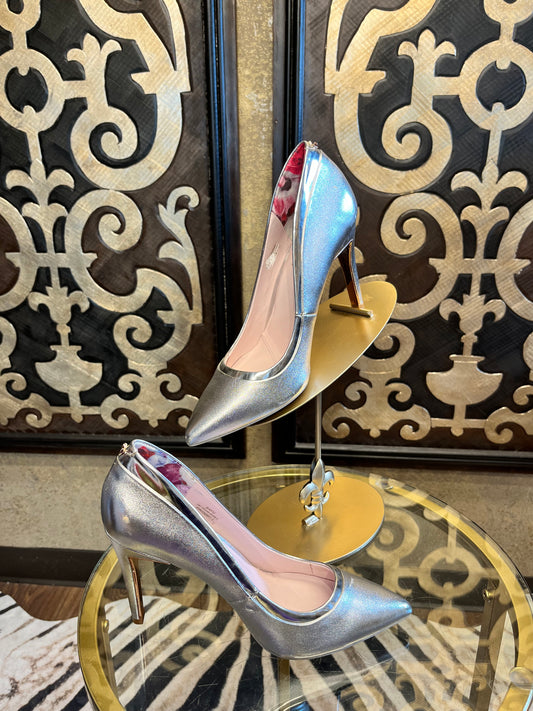 Ted Baker Londonmetalllic silver sayu close toe pump heels