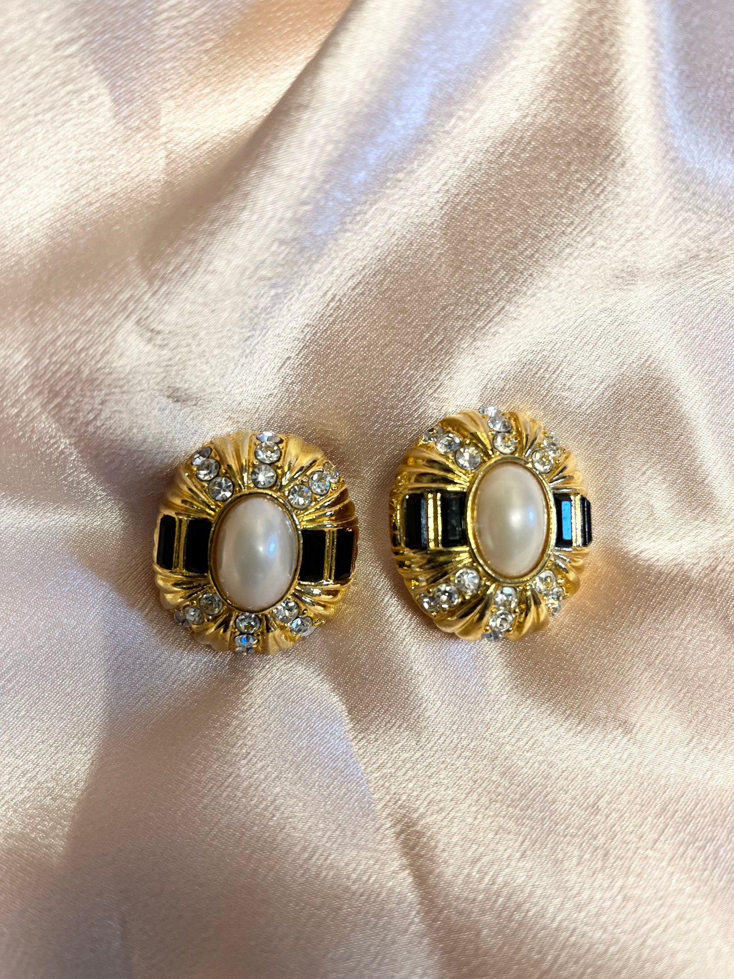 Vintage Faux Pearl cabochon jewel clip on earrings