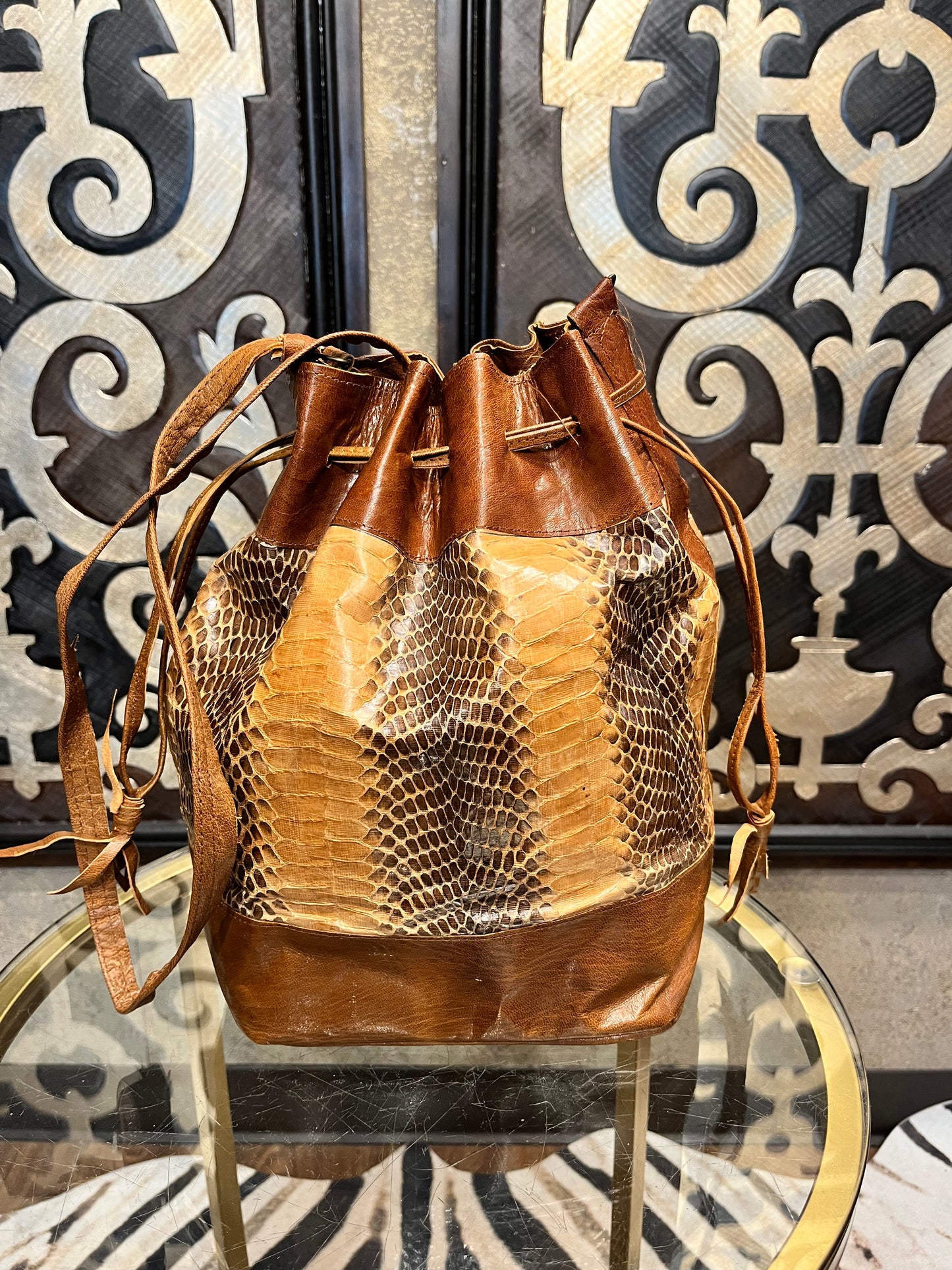 Snakeskin vintage 1970s brown drawstring  satchel crossbody handbag