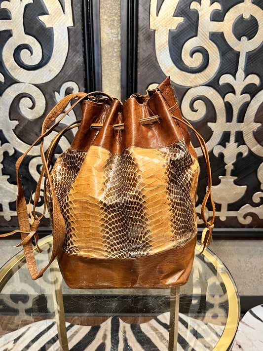 Snakeskin vintage 1970s brown drawstring  satchel crossbody handbag