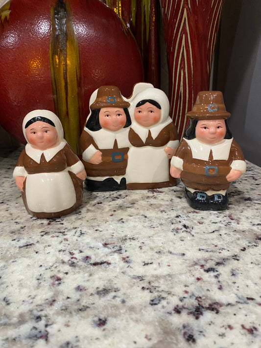 Pilgrim napkin & salt, pepper shaker set