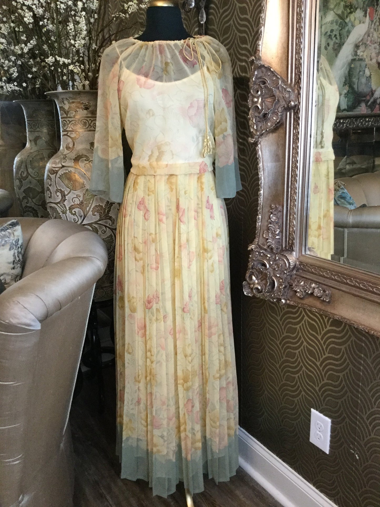 Vintage Beautiful yellow floral green trim maxi dress