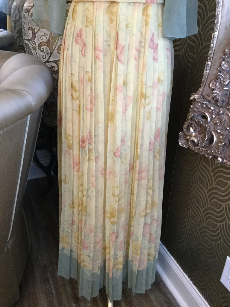 Vintage Beautiful yellow floral green trim maxi dress