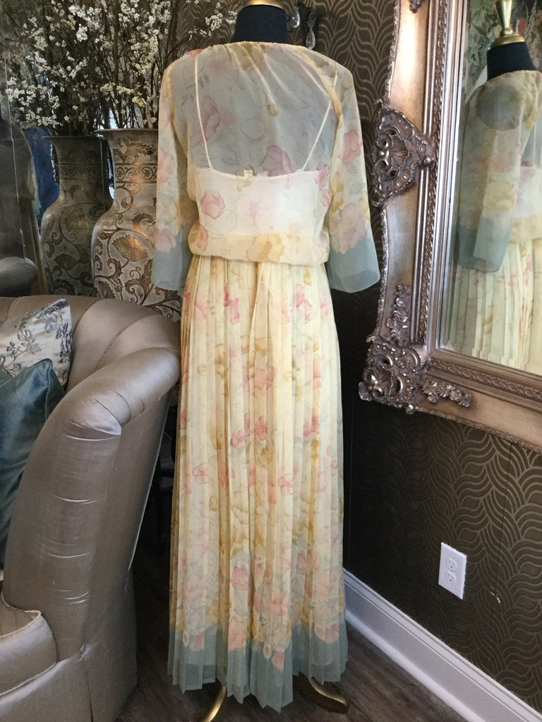 Vintage Beautiful yellow floral green trim maxi dress