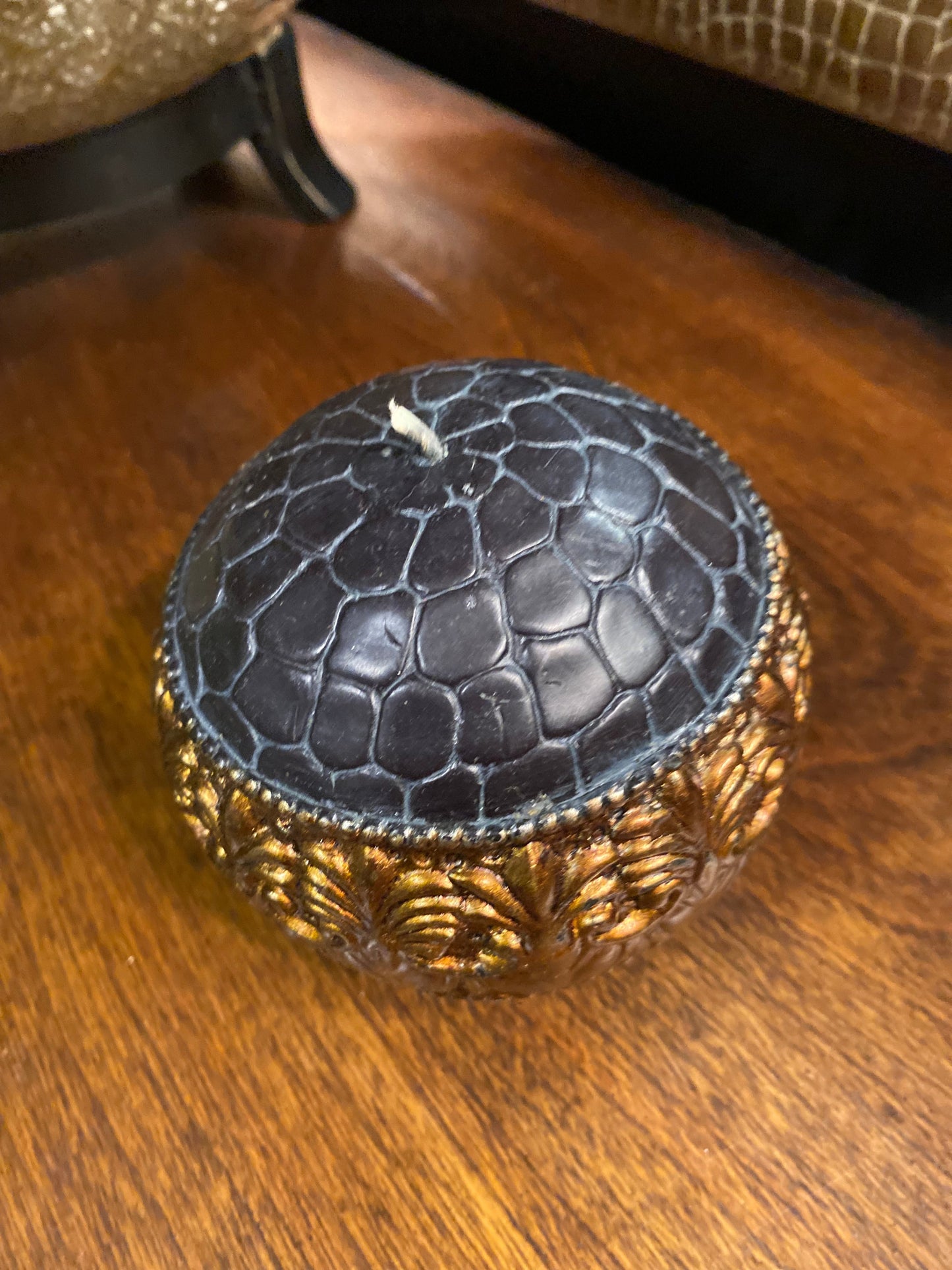 Tuscany motif black gold embossed round ball print candle